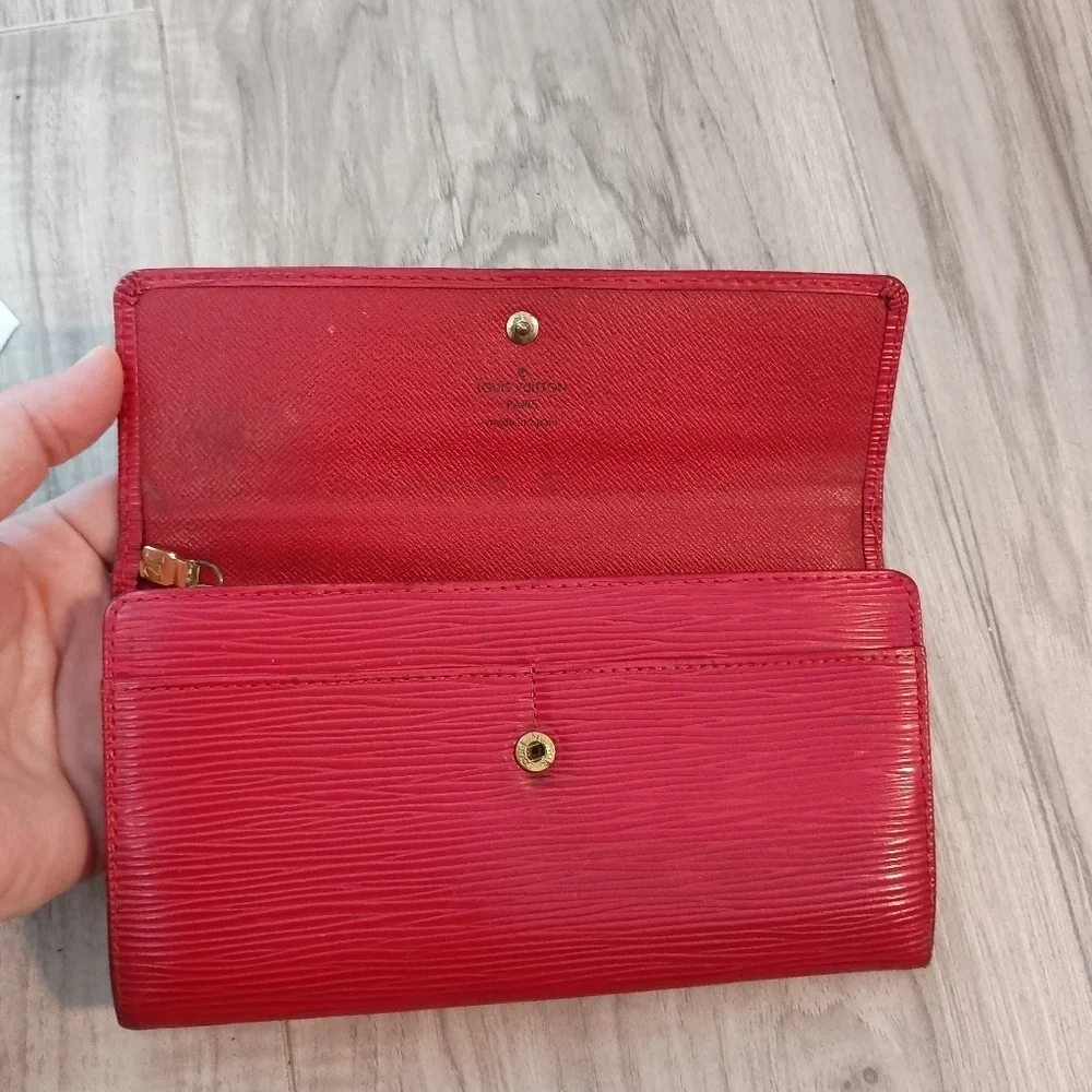 Louis Vuitton Sarah leather wallet red